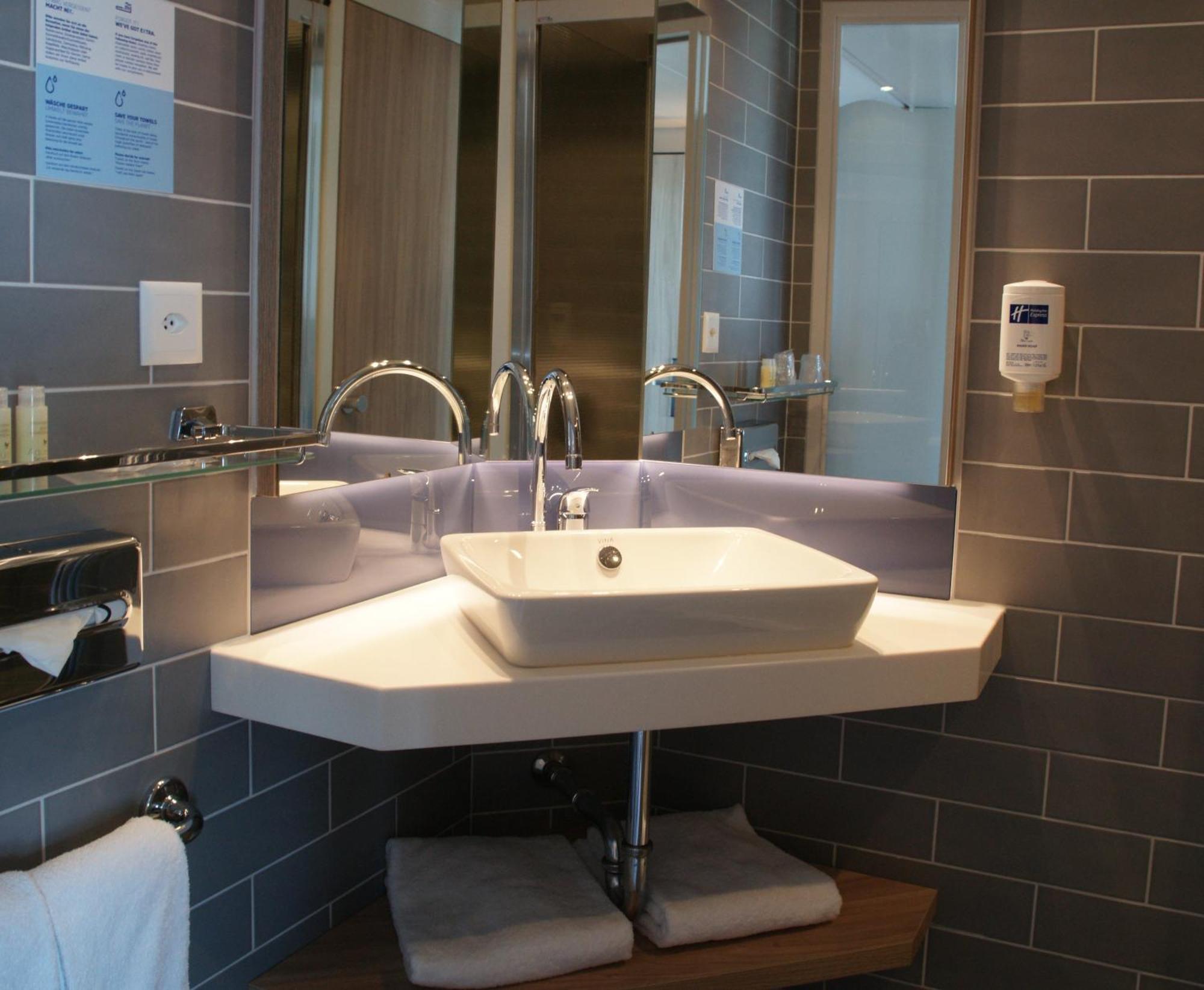 Express Zuerich Airport By Ihg